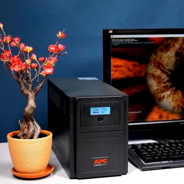 UPS APC SMV2000CAI Black photo 4
