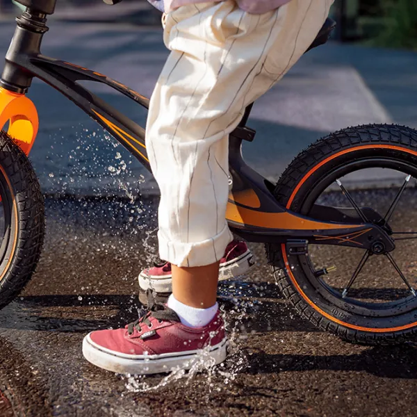 Bicicletă fără pedale Lionelo Bart Air Sporty 12" 12" Aliaj de magneziu/ Black Orange photo 8 Bicicletă fără pedale Lionelo Bart Air Sporty 12" 12" Aliaj de magneziu/ Black Orange photo 8