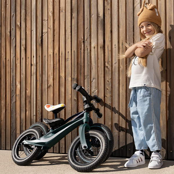Bicicletă fără pedale Lionelo Bart Air Sporty 12" 12" Aliaj de magneziu/ Blue Navy photo 8 Bicicletă fără pedale Lionelo Bart Air Sporty 12" 12" Aliaj de magneziu/ Blue Navy photo 8