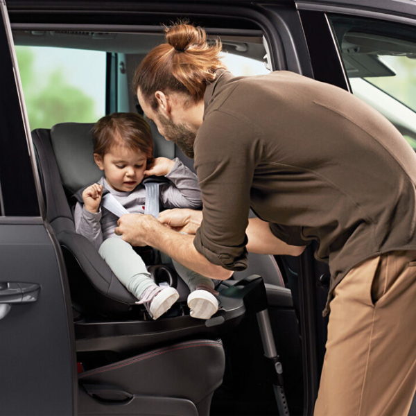 Детское автокресло Britax-Römer Dualfix 3 i-Size with Flex Base iSense (4753-005) 3 месяца - 4 года/ 18 кг/ Черный photo 7