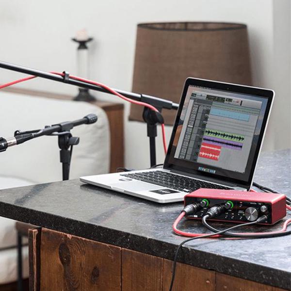 Аудио интерфейс Focusrite Scarlett 2i2 3rd Gen Studio 192 кГц/ 20 Гц - 20 кГц/ Красный photo 8