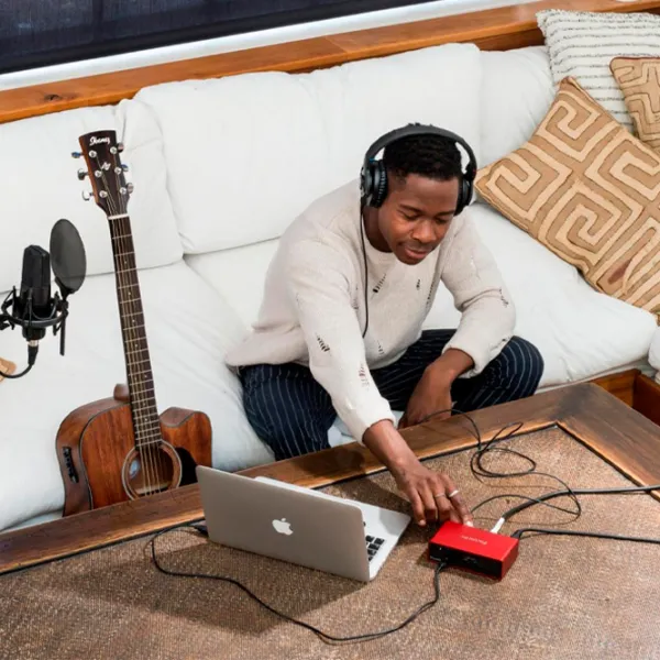 Аудио интерфейс Focusrite Scarlett Solo 3rd Gen Studio 192 кГц/ 20 Гц - 20 кГц/ Красный photo 6