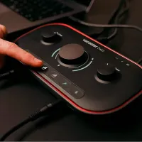Аудио интерфейс Focusrite Vocaster Two 20 Гц - 20 кГц/ Черный photo 7