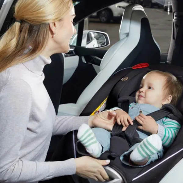 Детское автокресло BabyGo Fixleg  0 месяцев - 7 лет / 25 кг / Черный photo 8 Детское автокресло BabyGo Fixleg  0 месяцев - 7 лет / 25 кг / Черный photo 8