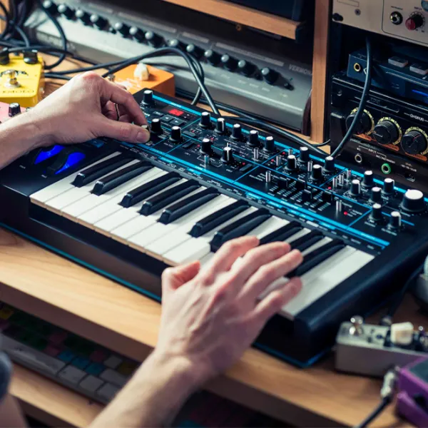 Sintetizator digital Novation Bass Station II 25 clape/ 64 voci/ Metal, plastic/ Black photo 6