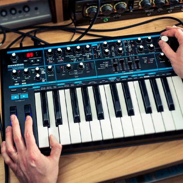 Sintetizator digital Novation Bass Station II 25 clape/ 64 voci/ Metal, plastic/ Black photo 7