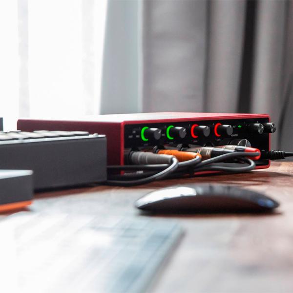 Аудио интерфейс Focusrite Scarlett 18i8 3rd Gen 192 кГц/ 20 Гц - 20 кГц/ Красный photo 6