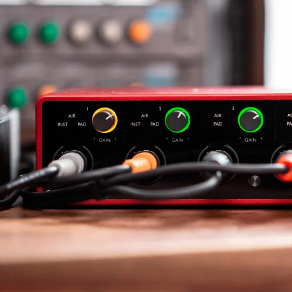 Аудио интерфейс Focusrite Scarlett 18i8 3rd Gen 192 кГц/ 20 Гц - 20 кГц/ Красный photo 7