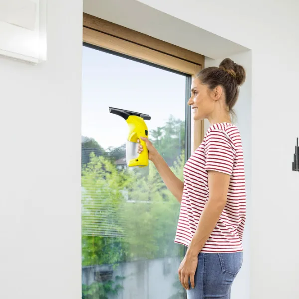 Aspirator pentru geamuri KARCHER WV1 Plus (1.633-203.0) Black Yellow photo 8 Aspirator pentru geamuri KARCHER WV1 Plus (1.633-203.0) Black Yellow photo 8