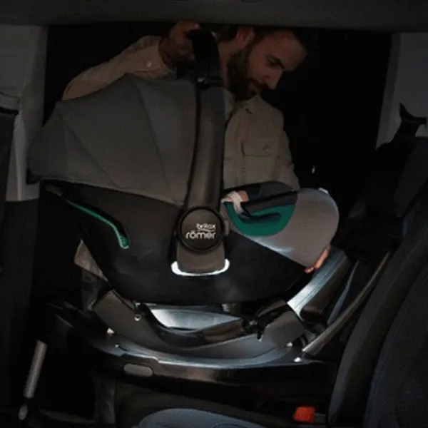 Scaun auto Britax-Römer Baby-Safe iSense  0 luni - 3 ani / 13 kg / Gray photo 6 Scaun auto Britax-Römer Baby-Safe iSense  0 luni - 3 ani / 13 kg / Gray photo 6