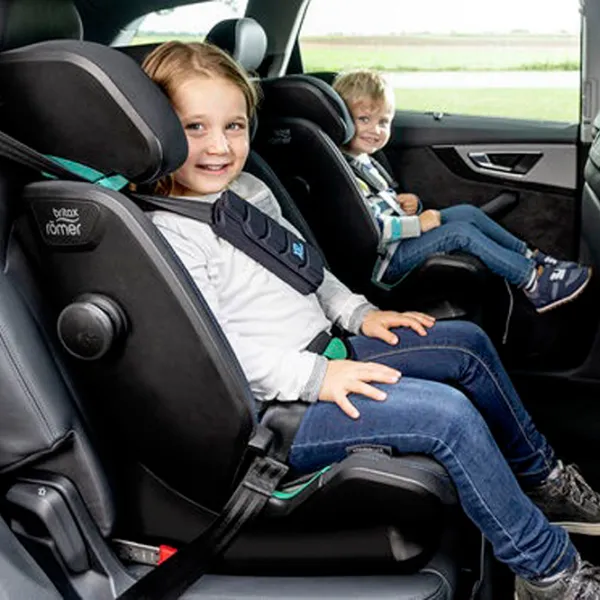 Scaun auto Britax-Römer Advansafix i-Size  15 luni - 12 ani / 36 kg / Grey photo 6 Scaun auto Britax-Römer Advansafix i-Size  15 luni - 12 ani / 36 kg / Grey photo 6
