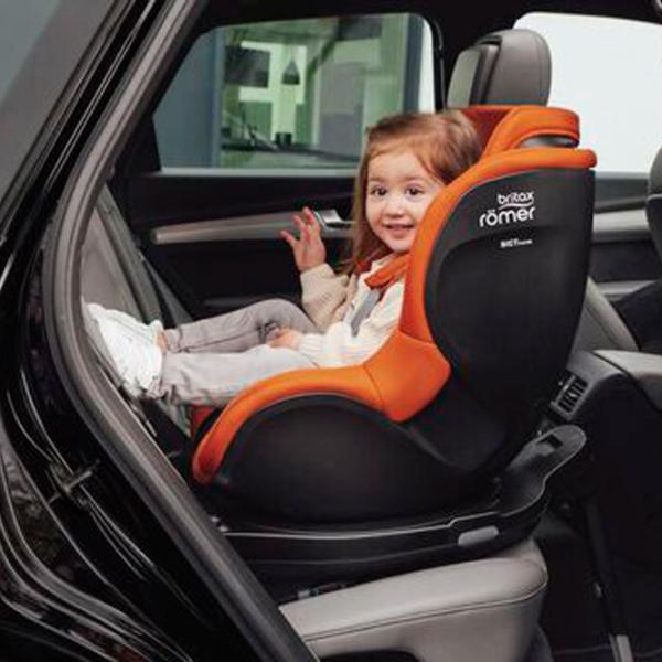 Scaun auto Britax-Römer Dualfix Pro M (4000984826104) 3 luni - 4 ani/ 18 kg/ Gold photo 6 Scaun auto Britax-Römer Dualfix Pro M (4000984826104) 3 luni - 4 ani/ 18 kg/ Gold photo 6