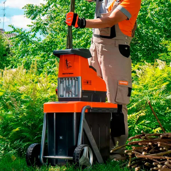 Aparat de mărunţit pentru crengi Daewoo DSR 3000E 3000 W photo 13