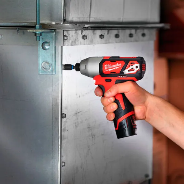 Гайковерт Milwaukee M12BID-202C Аккумулятор photo 6
