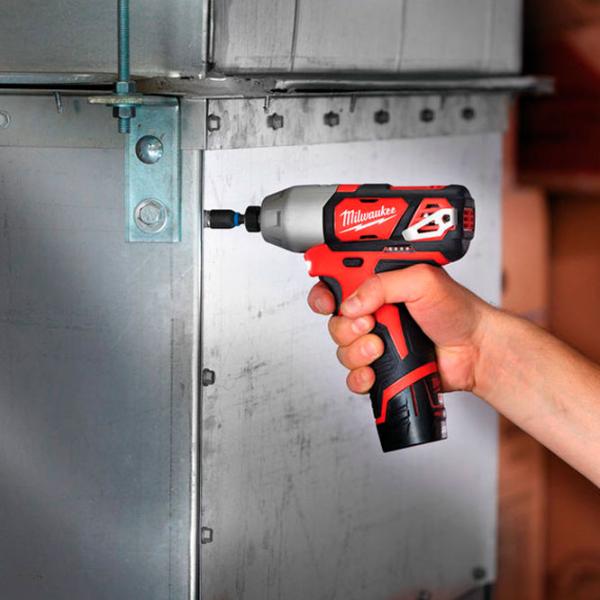 Гайковерт Milwaukee M12BID-202C Аккумулятор photo 6