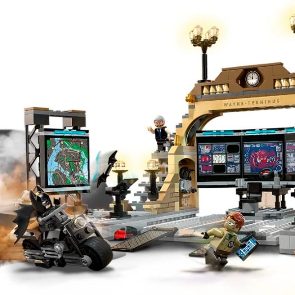 Constructor LEGO Batcave: The Riddler Face-off Scenă din film/ Multicolor photo 6