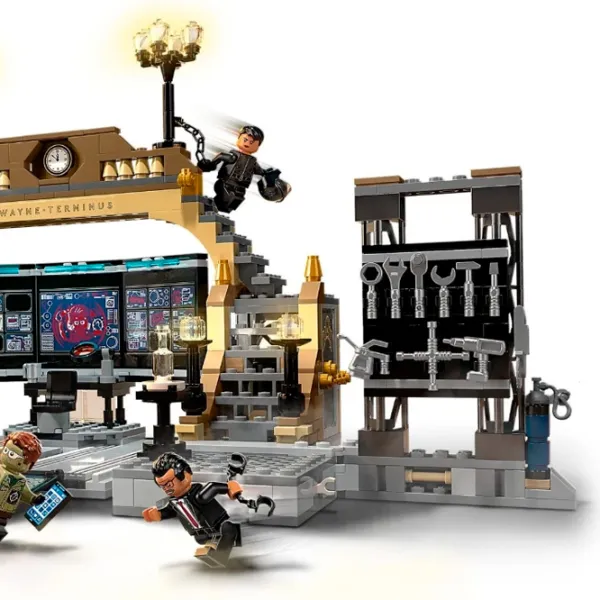 Constructor LEGO Batcave: The Riddler Face-off Scenă din film/ Multicolor photo 7