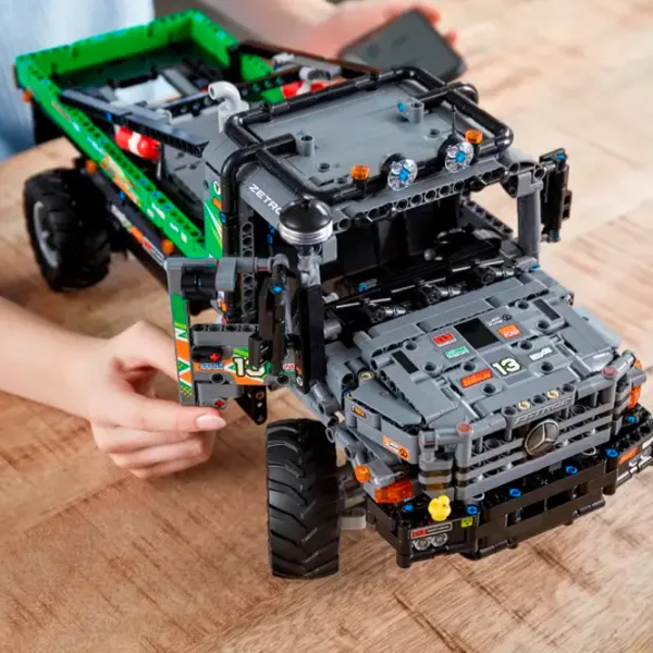 Конструктор LEGO 4x4 Mercedes-Benz Zetros Trial Truck Транспорт/ Разноцветный photo 13