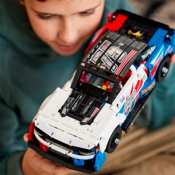 Конструктор LEGO NASCAR Next Gen Chevrolet Camaro ZL1 Автомобиль/ Разноцветный photo 10