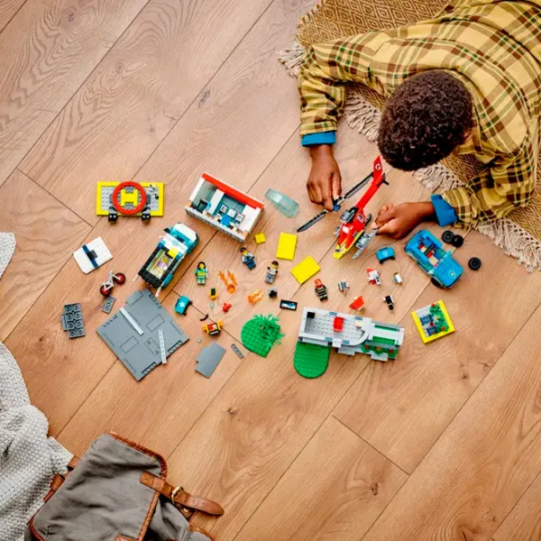 Конструктор LEGO Emergency Vehicles HQ Скорая помощь/ Разноцветный photo 10