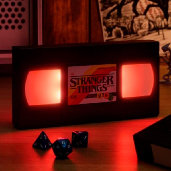 Lampă de masă fan Paladone Stranger Things VHS Logo Light Black photo 6 Lampă de masă fan Paladone Stranger Things VHS Logo Light Black photo 6