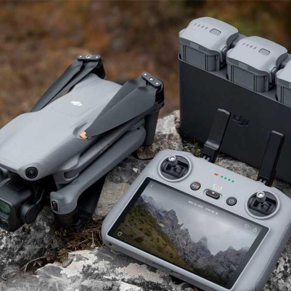 Dronă DJI Air 3 Fly More Combo + Smart Controller (DJI RC2) Profesional / Gray photo 7