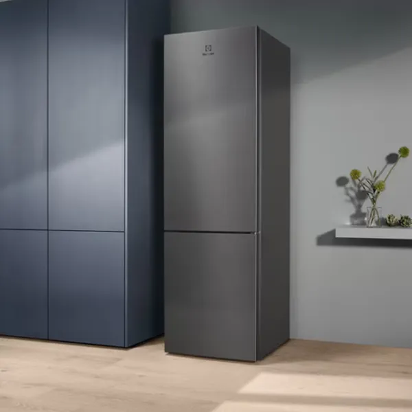 Frigider Electrolux LNT5ME36U1 cu congelator jos 367 l / 201 cm / Inox photo 6
