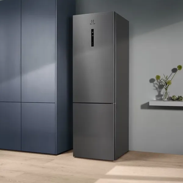 Frigider Electrolux LNT7ME36X3 cu congelator jos 367 l / 201 cm / Inox photo 7