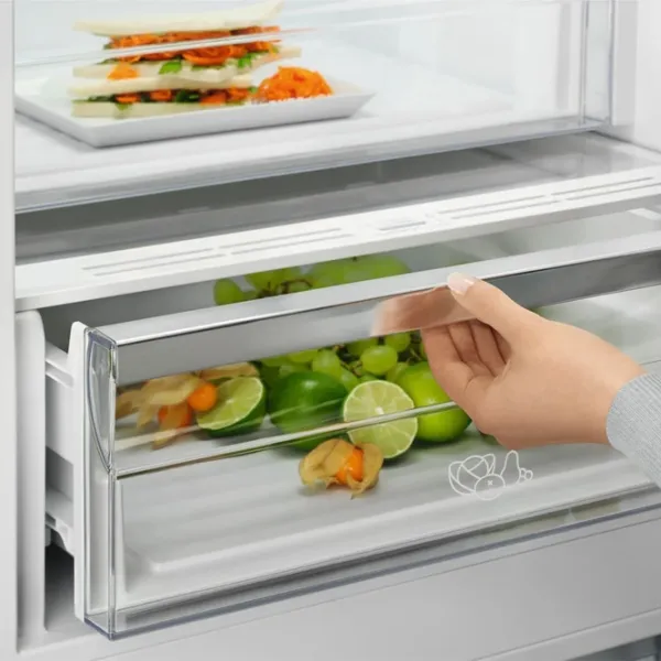 Frigider Electrolux LNT7ME36G2 cu congelator jos 367 l / 201 cm / White photo 5