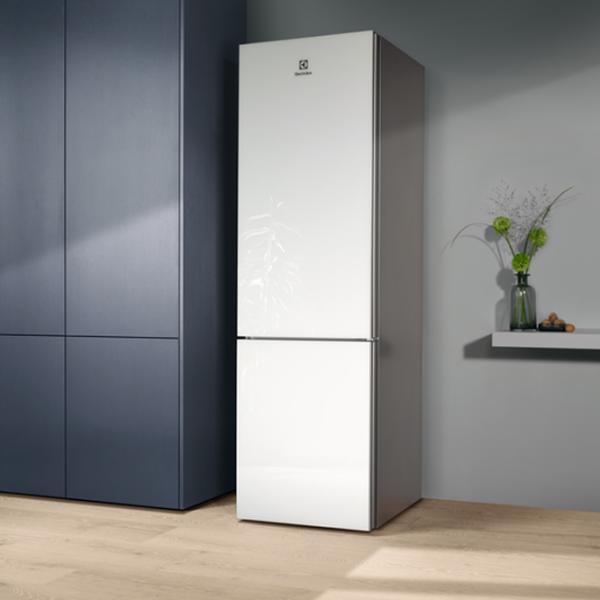 Frigider Electrolux LNT7ME36G2 cu congelator jos 367 l / 201 cm / White photo 8