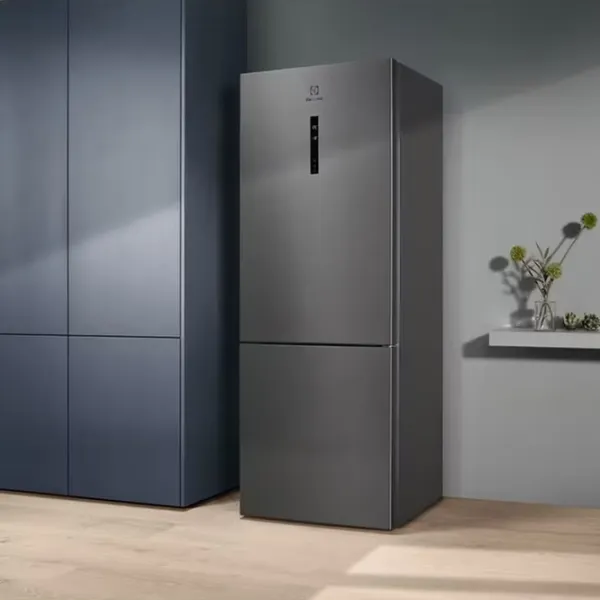 Frigider Electrolux LNT7ME46X2 cu congelator jos 481 l / 192 cm / Inox photo 7