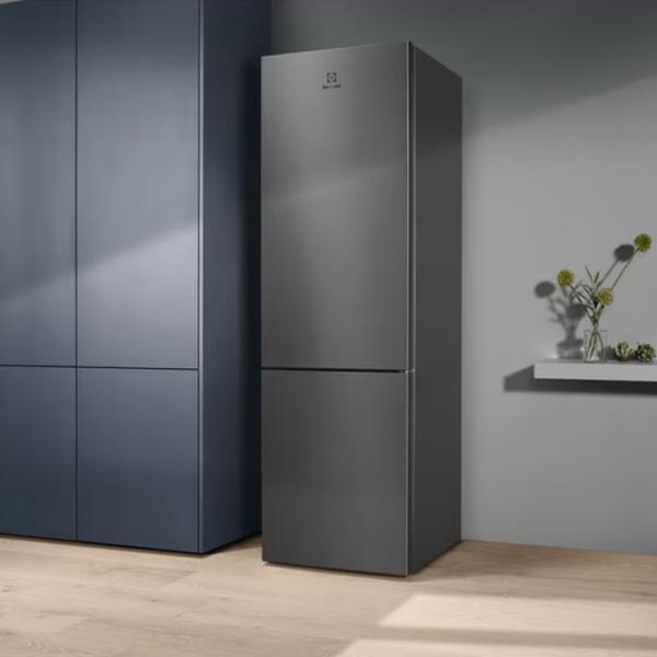 Frigider Electrolux LNT6MC36U1 cu congelator jos 367 l / 201 cm / Inox photo 5