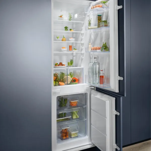 Frigider Electrolux LNS5LE18S cu congelator jos 271 l / 177.2 cm / White photo 5