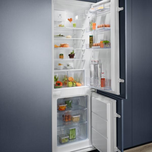 Frigider Electrolux LND5FE18S cu congelator jos 269 l / 177.2 cm / White photo 6