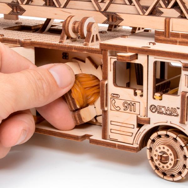 Puzzle 3D Ewa Toys Fire Truck 14+/ Numărul de piese: 439 photo 4