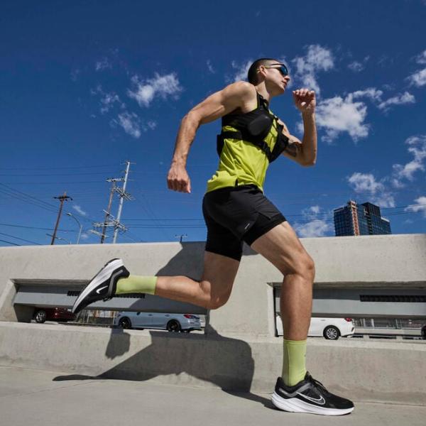 Adidași pentru bărbați Nike Quest 5 41/ Black White photo 9