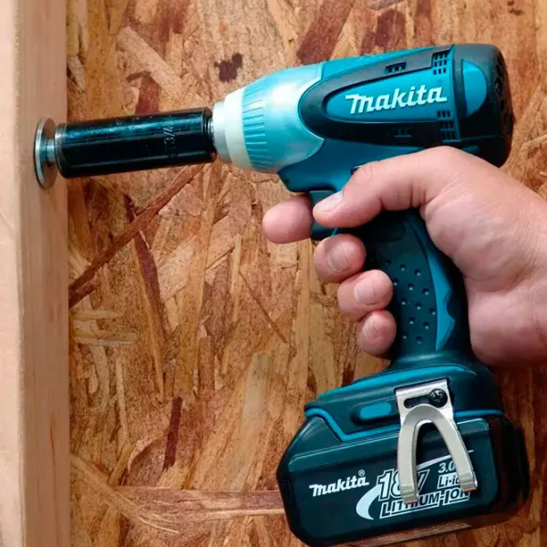 Гайковерт Makita DTW251Z Аккумулятор photo 4 Гайковерт Makita DTW251Z Аккумулятор photo 4