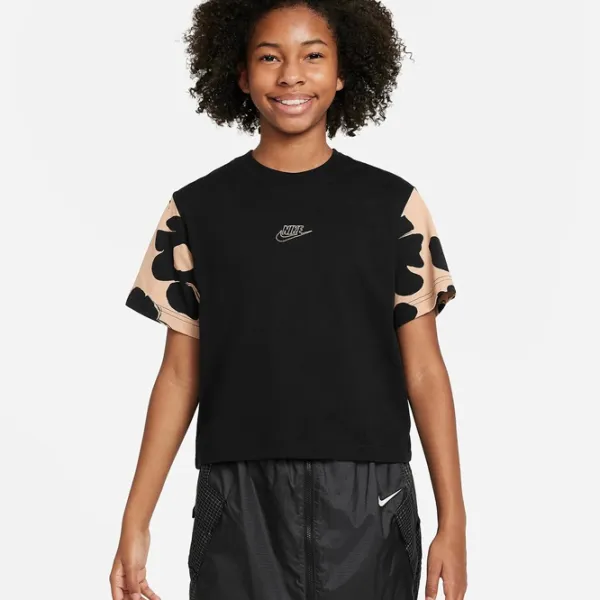 Футболка для девочек Nike G Nsw Tee Boxy Floral  / Черный photo 2 Футболка для девочек Nike G Nsw Tee Boxy Floral  / Черный photo 2