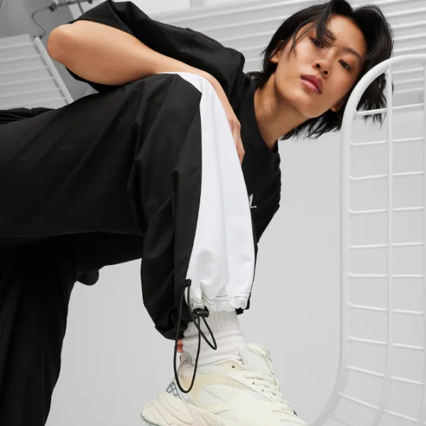 Pantaloni sportivi pentru femei Puma Dare To Relaxed Parachute Pants Wv S/ White/ Black photo 5 Pantaloni sportivi pentru femei Puma Dare To Relaxed Parachute Pants Wv S/ White/ Black photo 5