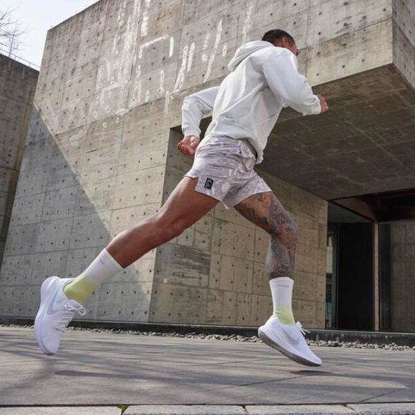Adidași pentru bărbați Nike Revolution 7 45/ White photo 9