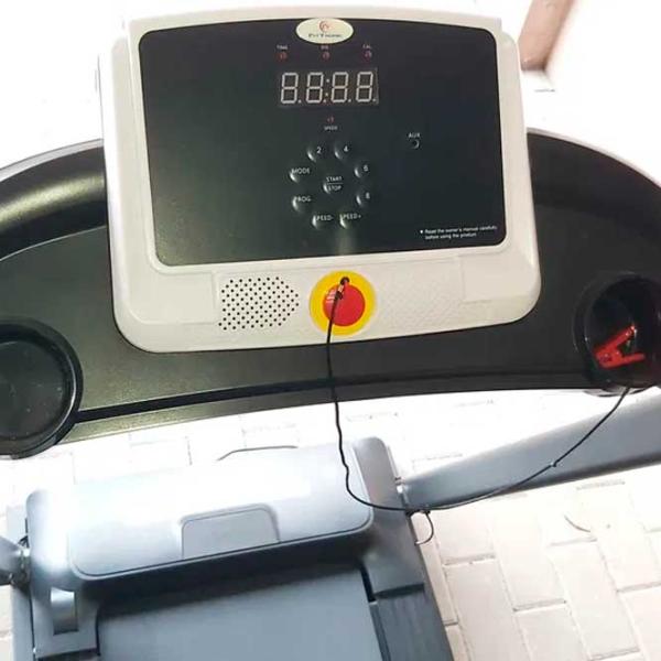 Беговая дорожка FitTronic D2000 12 км/ ч/ 100 кг/ Черный photo 3 Беговая дорожка FitTronic D2000 12 км/ ч/ 100 кг/ Черный photo 3