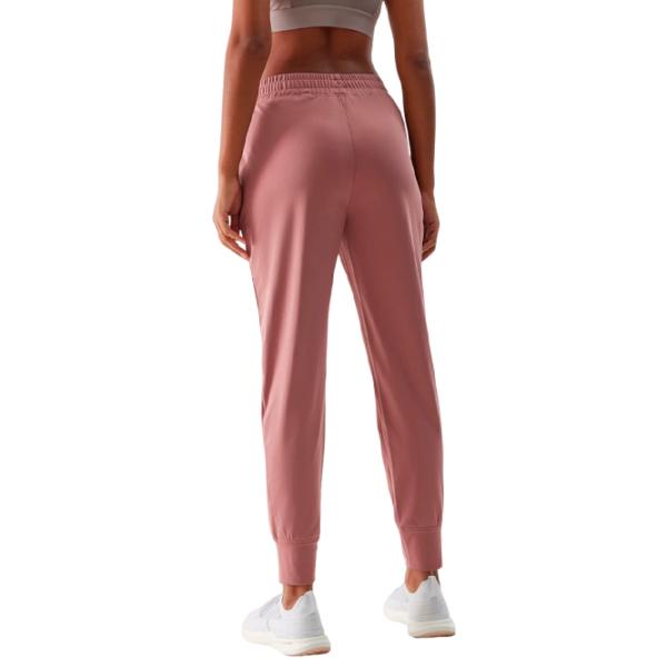 Pantaloni sportivi pentru femei 4F 4FWSS24TFTRF454-56S L/ Pink photo 4 Pantaloni sportivi pentru femei 4F 4FWSS24TFTRF454-56S L/ Pink photo 4
