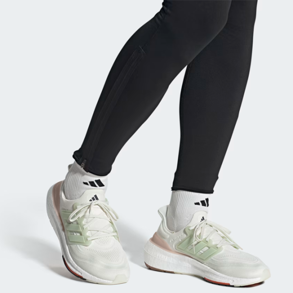 Кроссовки унисекс Adidas Ultraboost Light 37.5/ Бежевый photo 6 Кроссовки унисекс Adidas Ultraboost Light 37.5/ Бежевый photo 6