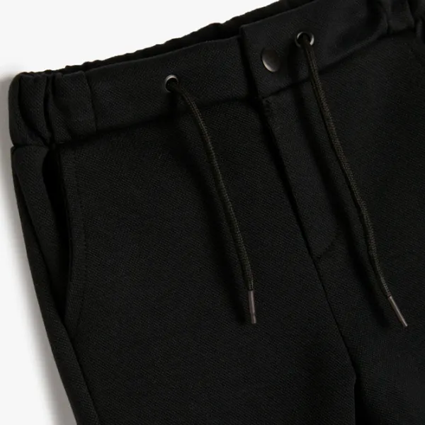 Pantaloni sportivi pentru băieți Koton Basic Sweatpants 5-6/ Black photo 3 Pantaloni sportivi pentru băieți Koton Basic Sweatpants 5-6/ Black photo 3