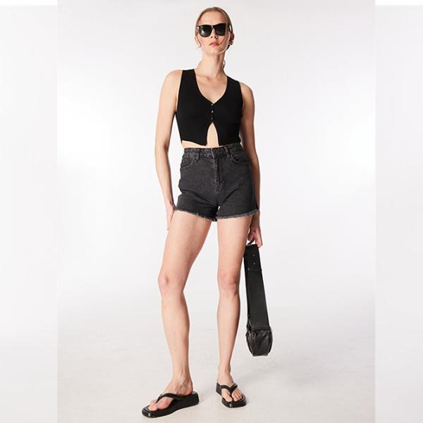 Pantaloni scurți pentru femei Koton 4SAL40017MD 34/ Black photo 2