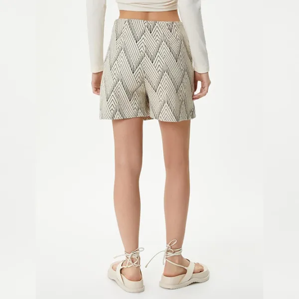 Pantaloni scurți pentru femei Koton 4SAL40007IW 38/ Ecru photo 2 Pantaloni scurți pentru femei Koton 4SAL40007IW 38/ Ecru photo 2