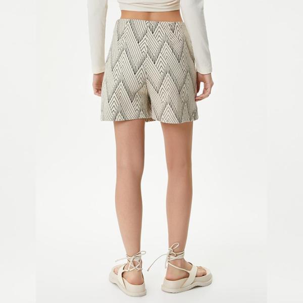 Pantaloni scurți pentru femei Koton 4SAL40007IW 38/ Ecru photo 3 Pantaloni scurți pentru femei Koton 4SAL40007IW 38/ Ecru photo 3