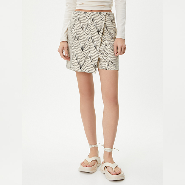 Pantaloni scurți pentru femei Koton 4SAL40007IW 38/ Ecru photo 8 Pantaloni scurți pentru femei Koton 4SAL40007IW 38/ Ecru photo 8