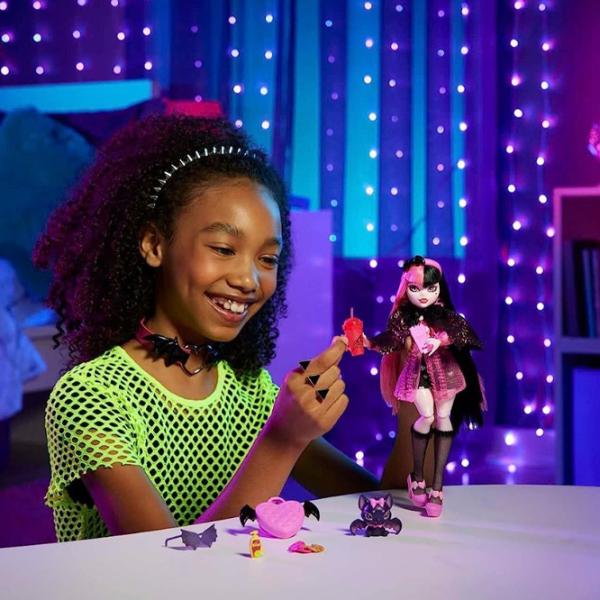Кукла Mattel Monster High Draculaura HHK51 модель/ 4+ photo 6 Кукла Mattel Monster High Draculaura HHK51 модель/ 4+ photo 6