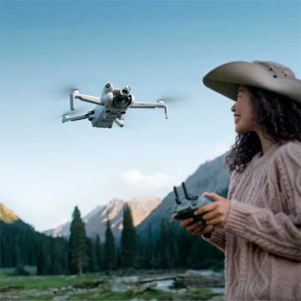 Dronă DJI Mini 4 Pro + DJI RC-N2 Profesional / Light Gray photo 7